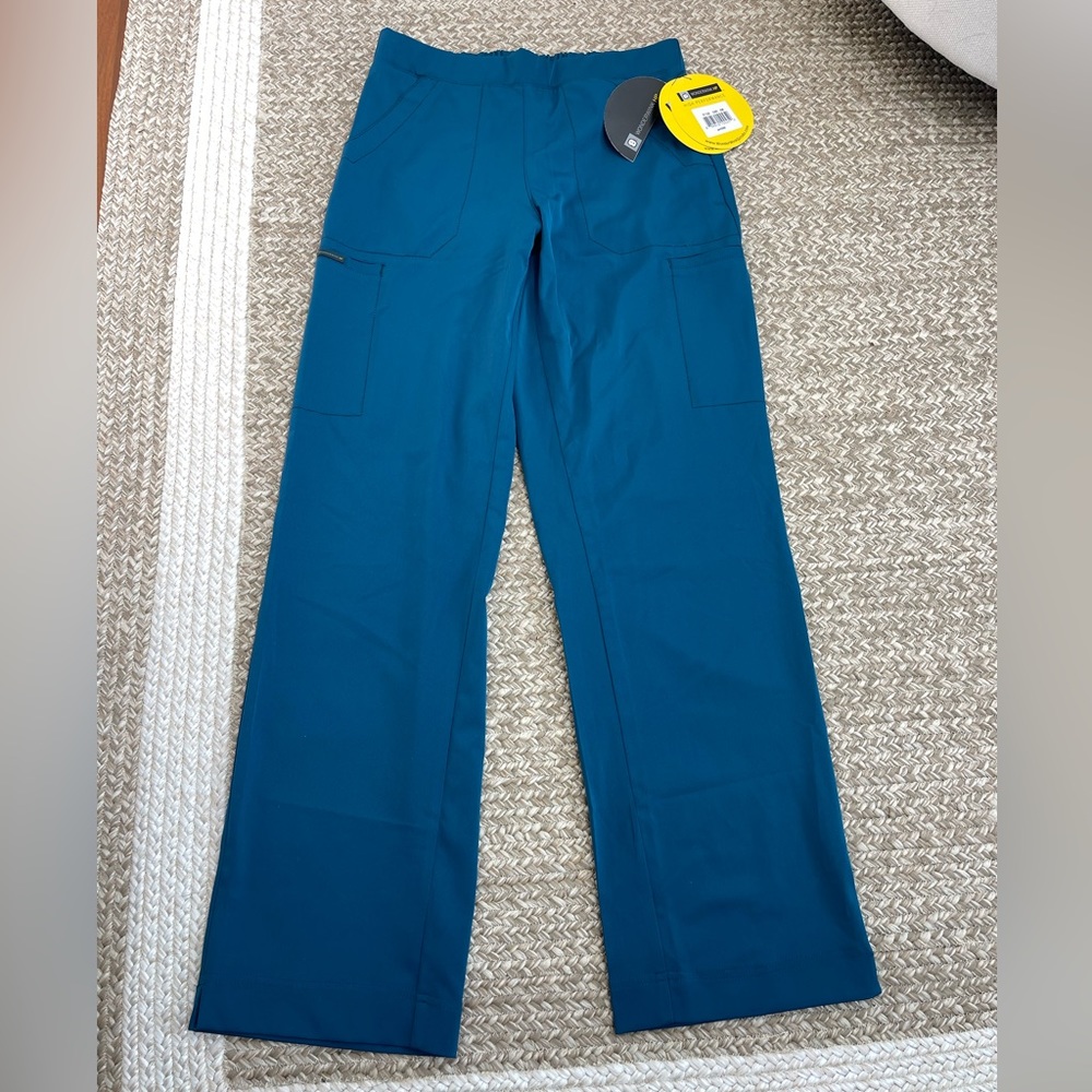 NWT WonderWink High Performance Cargo Scrub bottoms - Small